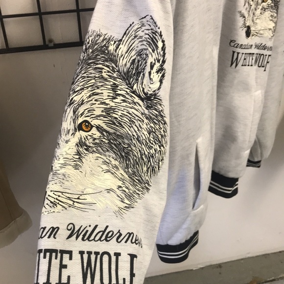 NWT Canada Athletics White Wolf Quilt Lined Jacket Size M - Picture 3 of 6